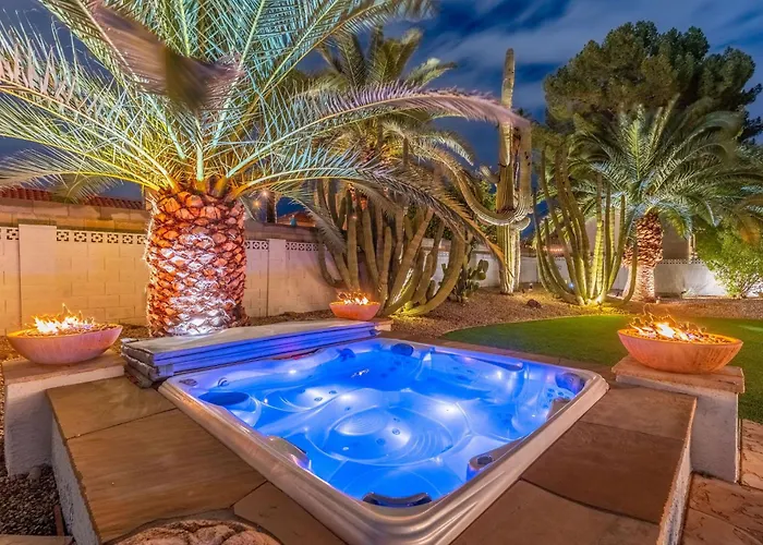 New Grotto Falls Retreat With Pool & Waterslide Holiday home