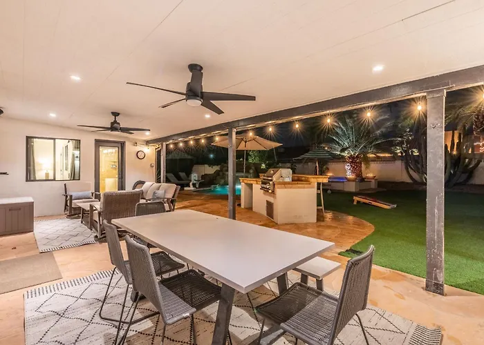 New Grotto Falls Retreat With Pool & Waterslide Holiday home Phoenix