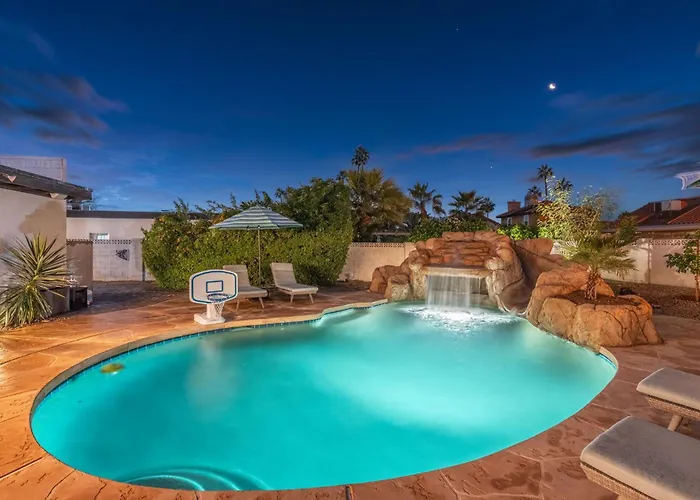 New Grotto Falls Retreat With Pool & Waterslide *