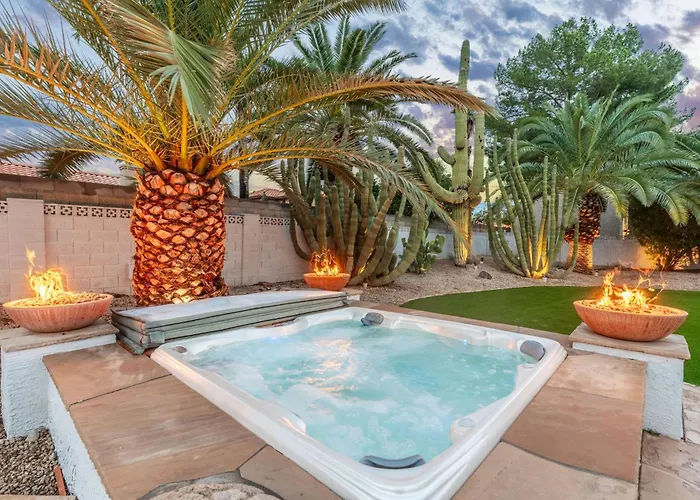New Grotto Falls Retreat With Pool & Waterslide Holiday home