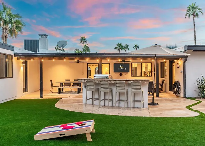 New Grotto Falls Retreat With Pool & Waterslide Holiday home Phoenix